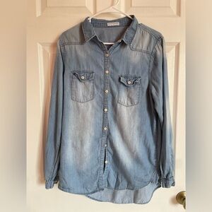 Jean button down size small top from cotton on. Very light weight. Barely worn